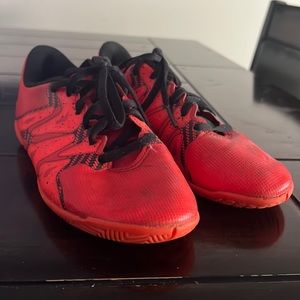 Adidas indoor soccer sneaker boys size 2 Y